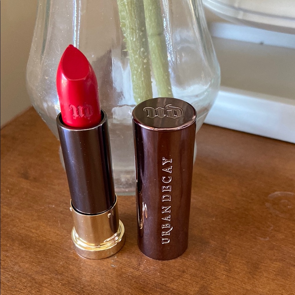🆕 Urban Decay Red Lipstick 💄 714 mega matte